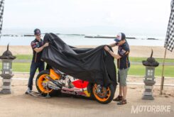 Marc Márquez y Dani Pedrosa con su Honda RC213V 2015 - Repsol Honda - Motorbike Magazine