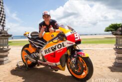 MotoGP. Repsol Honda desvela su nueva decoración 30 Marc Márquez con su Honda RC213V 2015 - Motorbike Magazine