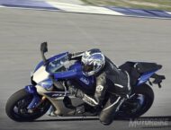 Face to face: Yamaha MT-10 vs Yamaha YZF-R1 11 Yamaha YZF R1 2015