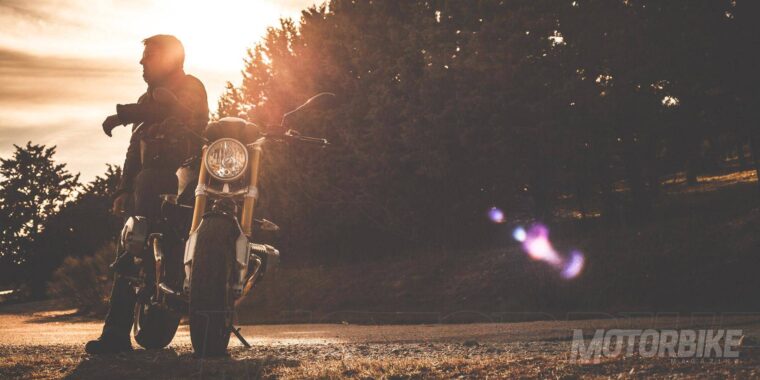 Prueba BMW R nineT - Puesta de sol