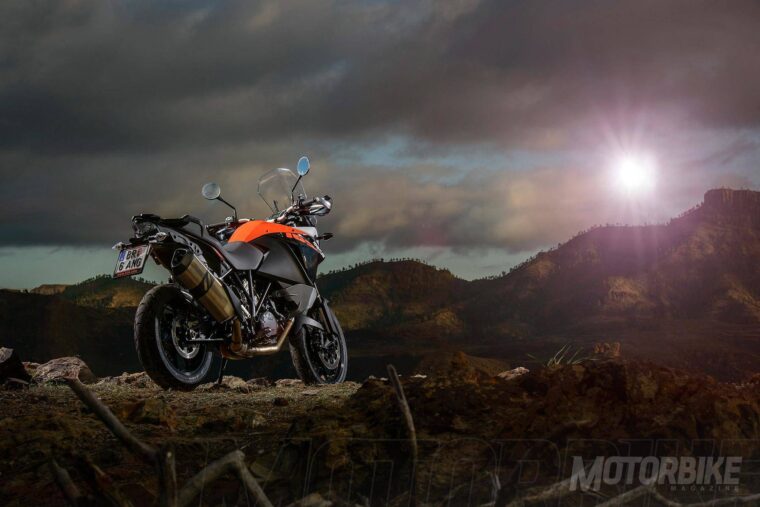 Face to face: KTM 1050 Adventure vs Suzuki V-Strom 1000 - Motorbike Magazine