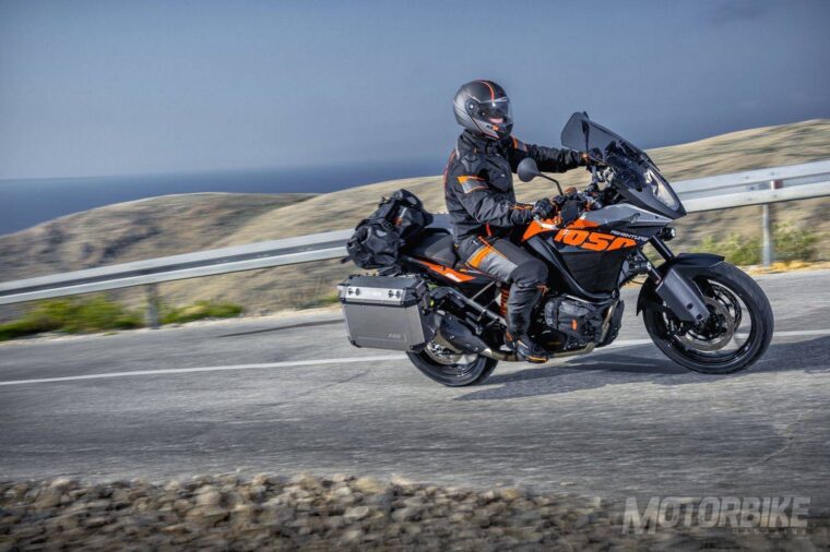 Face to face: KTM 1050 Adventure vs Suzuki V-Strom 1000 - Motorbike Magazine