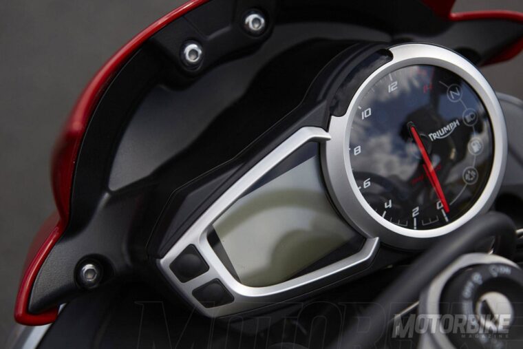 Triumph-Street-Triple_17