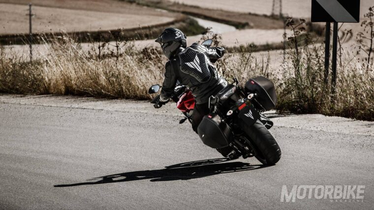 Yamaha-MT-09-Tracer_2