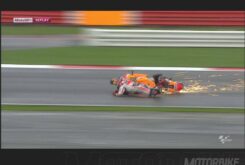 MotoGP Silverstone 2015. Caída de Marquez; el título de Rossi está más cerca 8 Marc Marquez Caida Silverstone MotoGP 2015