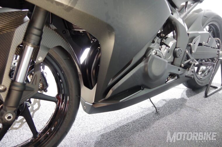 Honda CBR300RR 2016 Tokio 05