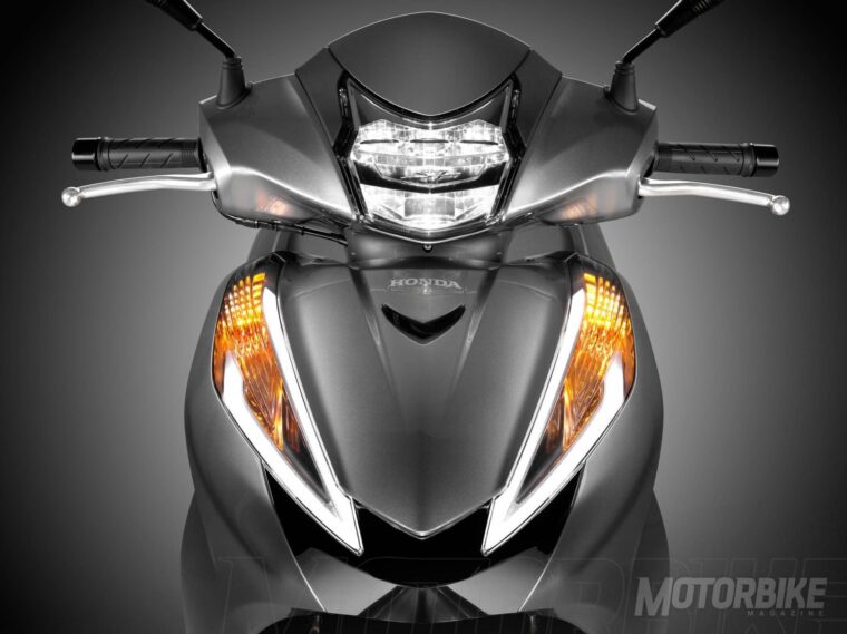 SH300i_Scooter_2015_016