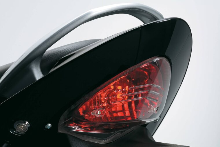 Suzuki-Inazuma-250_17