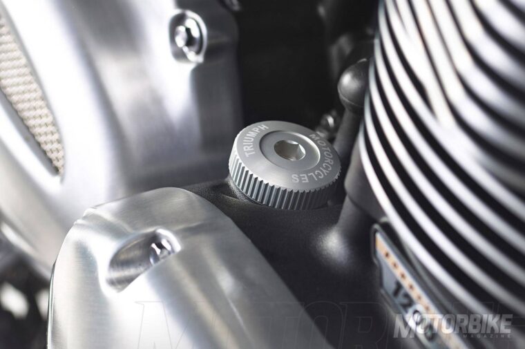 Triumph-Boneville-T120_8