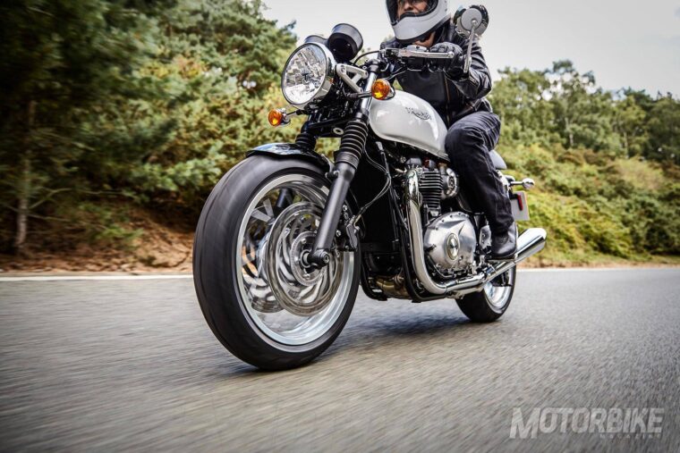 Triumph-Thruxton_8