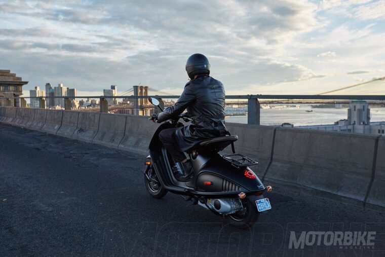 Vespa 946 NYC Armani 04