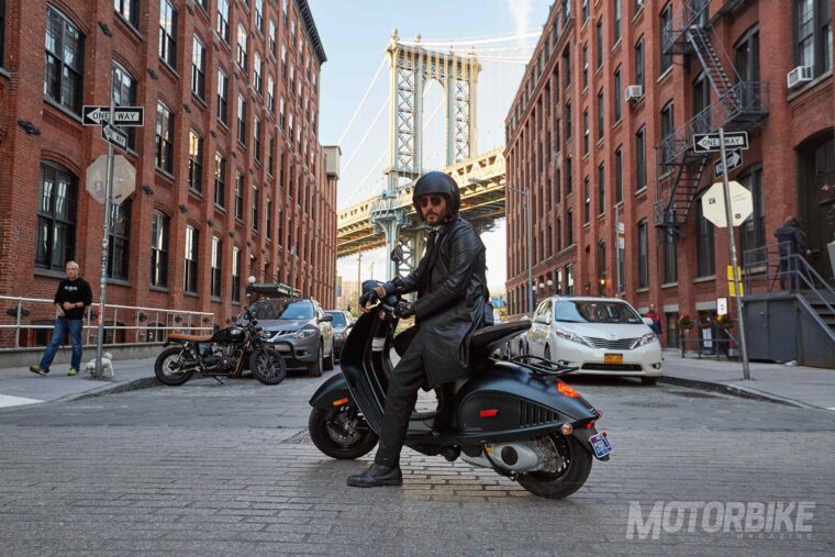 Vespa 946 NYC Armani 06