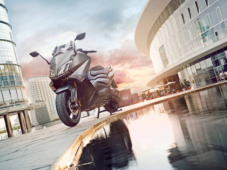 Yamaha-TMax-2015-