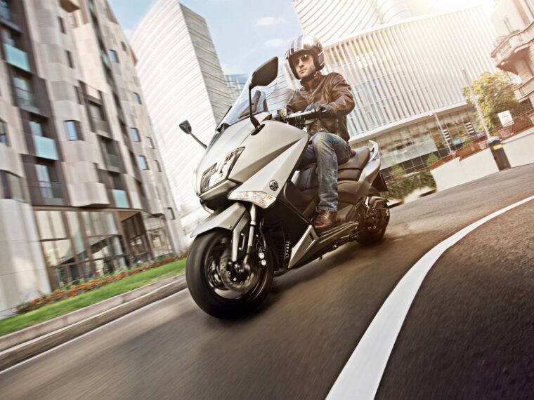 Yamaha-TMax-2015-11