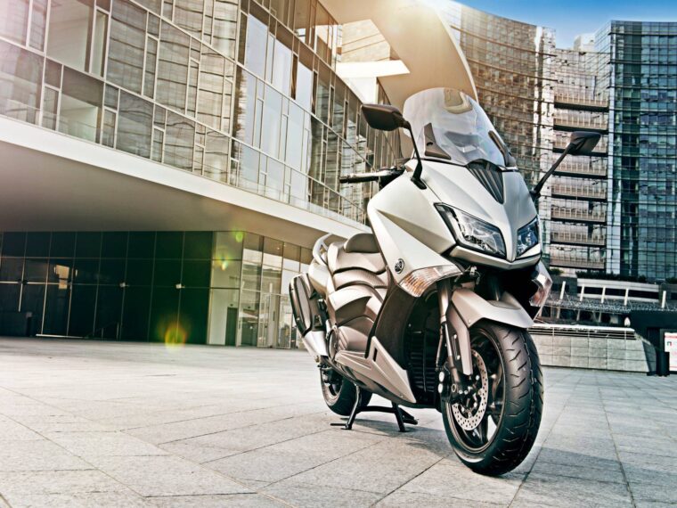 Yamaha-TMax-2015-15