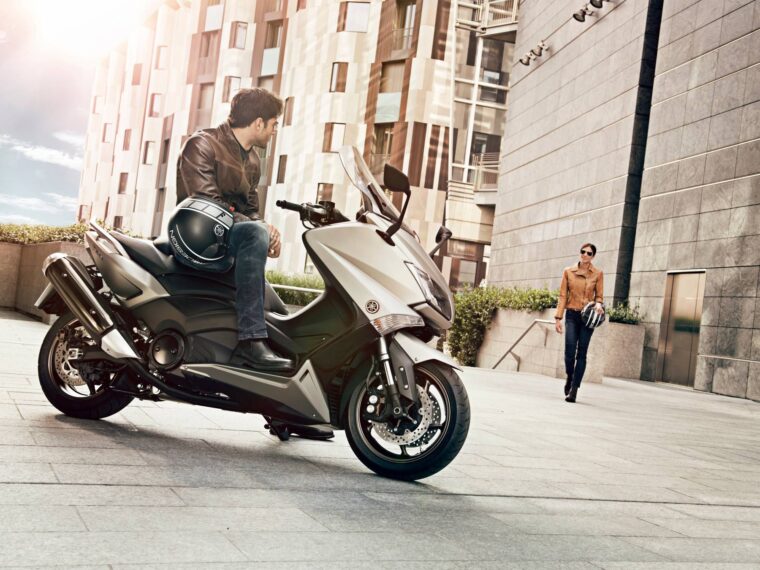 Yamaha-TMax-2015-17