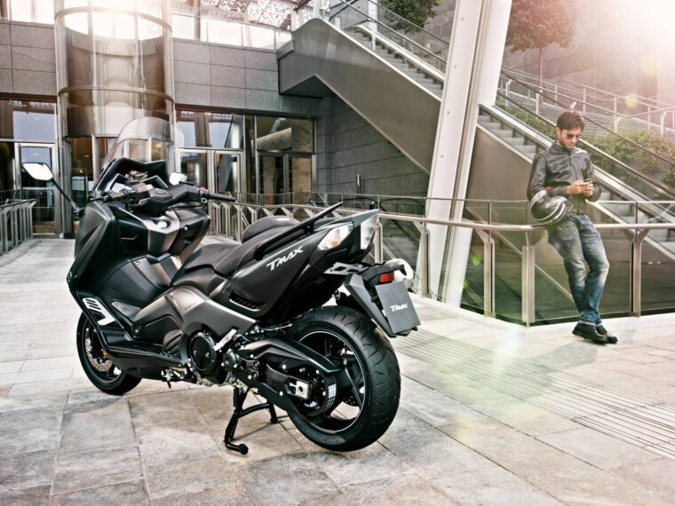 Yamaha-TMax-2015-28