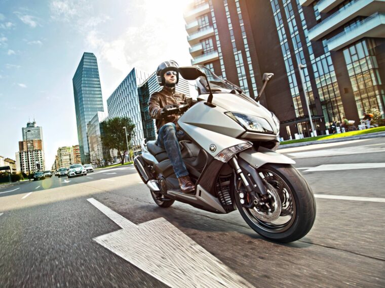 Yamaha-TMax-2015-7