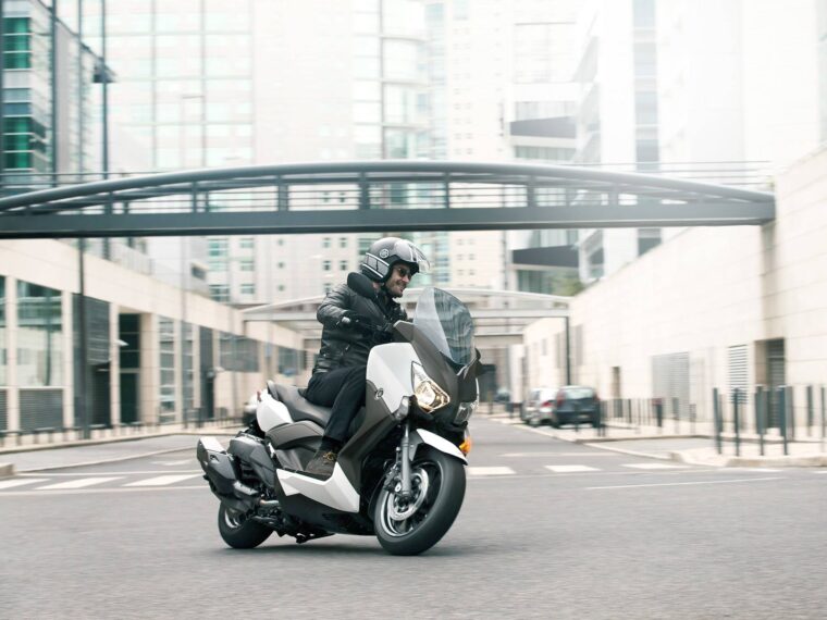 Yamaha XMAX 400 1