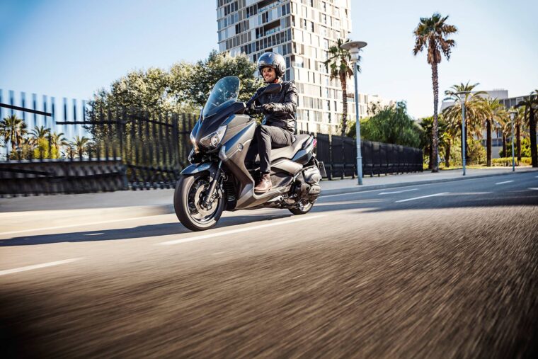 Yamaha-XMAX-400_10