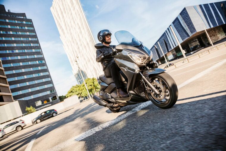 Yamaha-XMAX-400_11