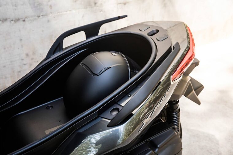 Yamaha-XMAX-400_13