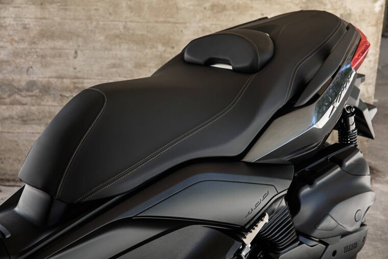 Yamaha-XMAX-400_15