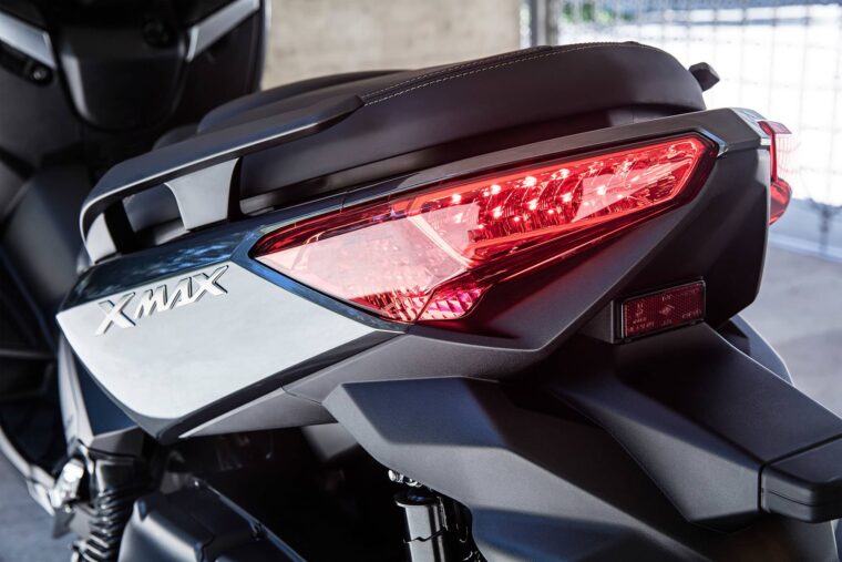 Yamaha-XMAX-400_16