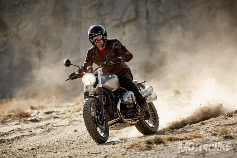 BMW-R-nineT-Scrambler-2016_13