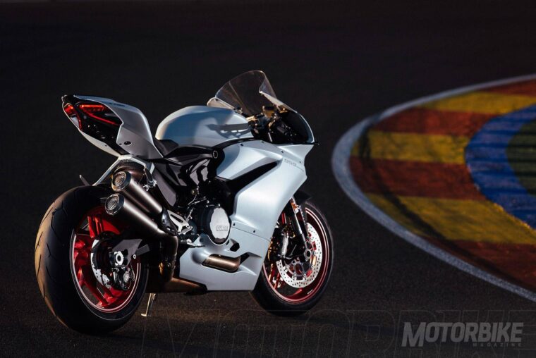 Ducati 959 Panigale 2016 fotos estaticas
