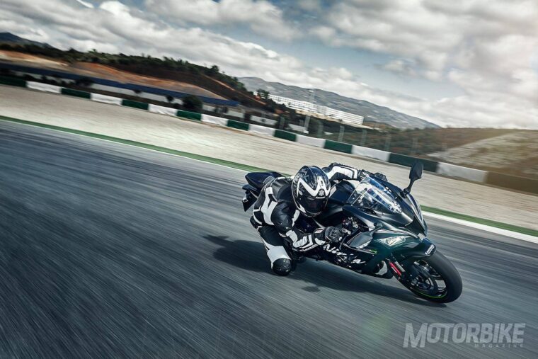 Kawasaki-Ninja_ZX-10R-2016_2