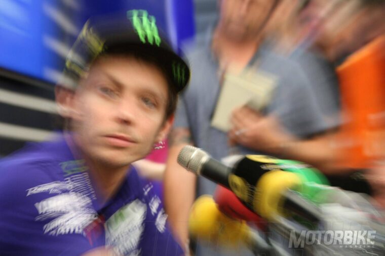 Valentino-Rossi-Carmelo Ezpeleta MotoGP Valencia 2015