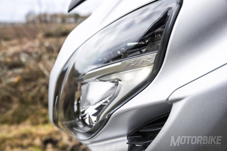 Yamaha-FJR1300-2016_17