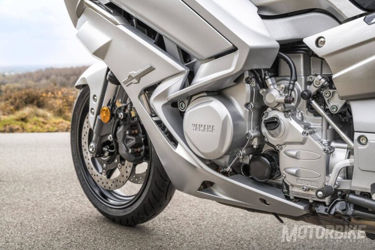 Yamaha-FJR1300-2016_18