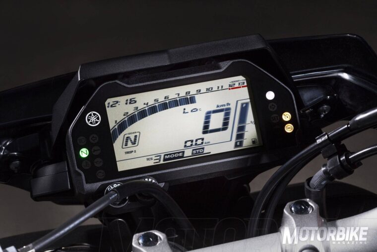 Yamaha MT-10 2016 detalles 01