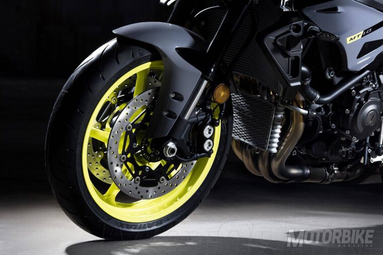 Yamaha MT-10 2016 detalles 05