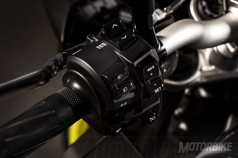 Yamaha MT-10 2016 detalles 06