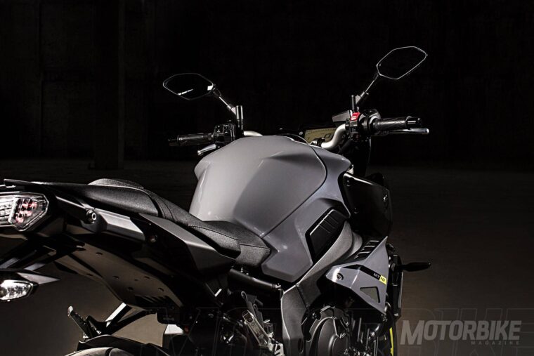 Yamaha MT-10 2016 detalles 08