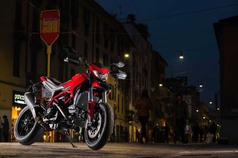 ducati-hypermotard-939_02
