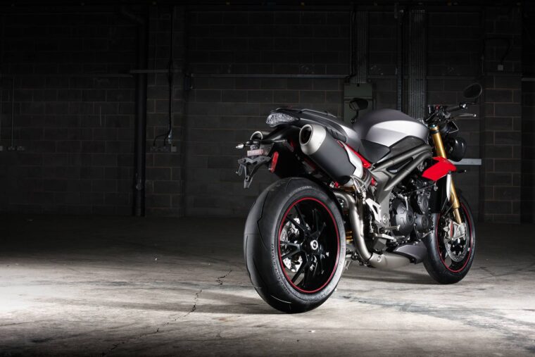 Triumph Speed Triple R 2016