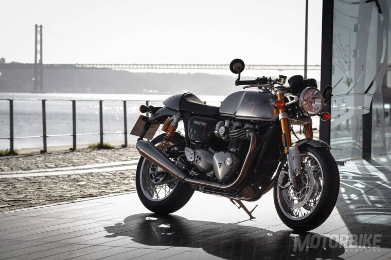 Triumph Thruxto R 2016 001