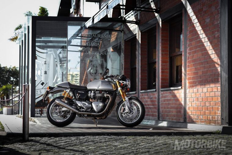 Triumph Thruxto R 2016 002