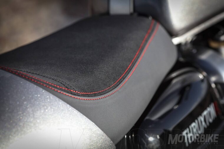 Triumph Thruxto R 2016 008