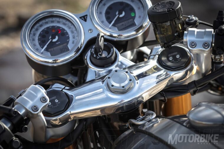 Triumph Thruxto R 2016 009