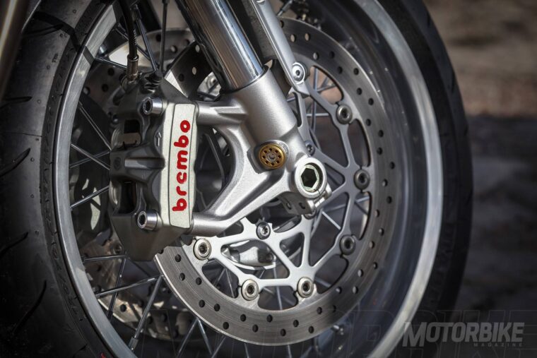 Triumph Thruxto R 2016 011