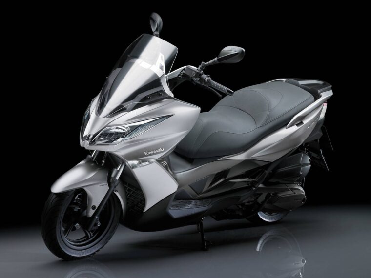 kawasaki-j300-2014-18