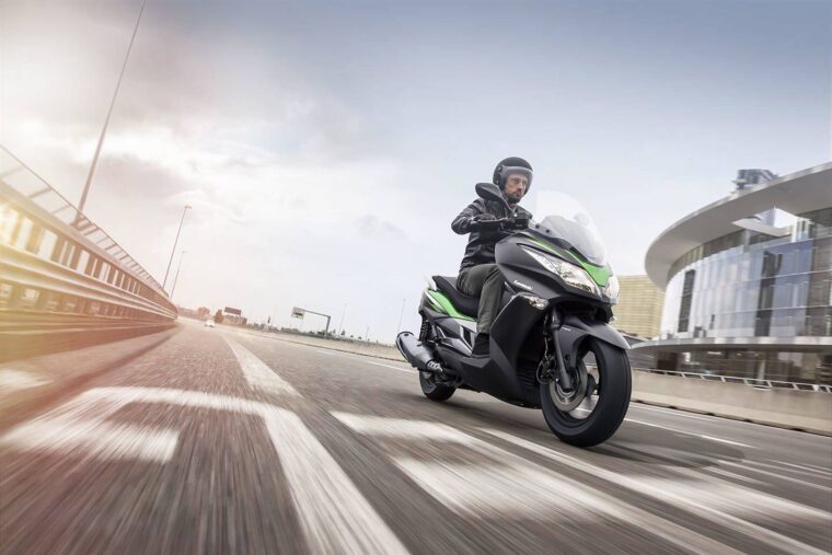 kawasaki-j300-2014-32