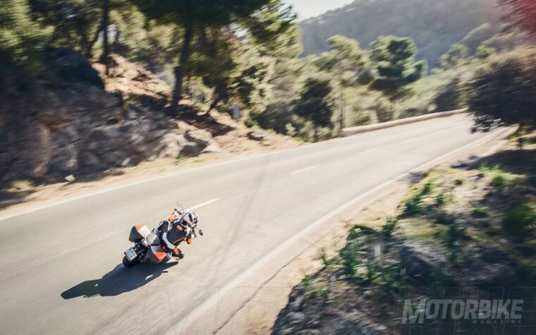 ktm-1290-super-duke-gt-2016-210