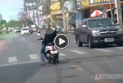 hombre dormido scooter