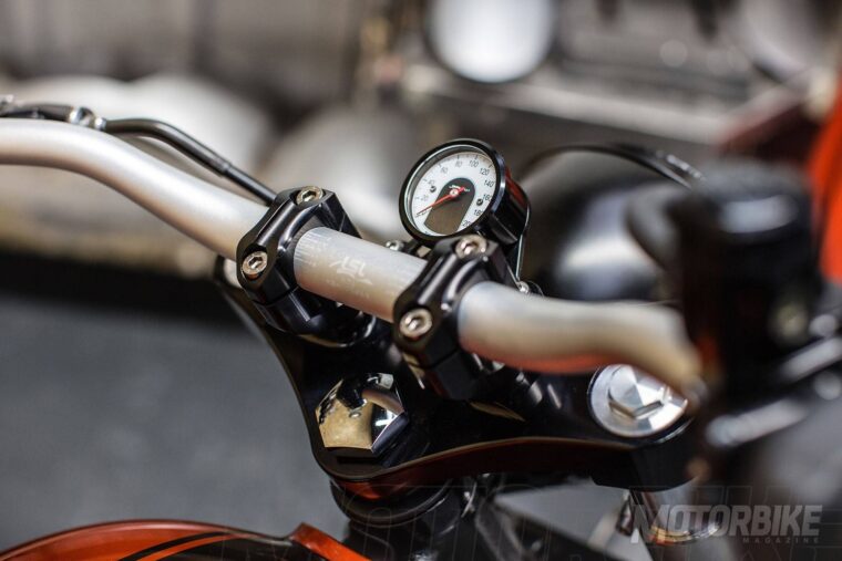 triumph-street-twin-down-and-out-17